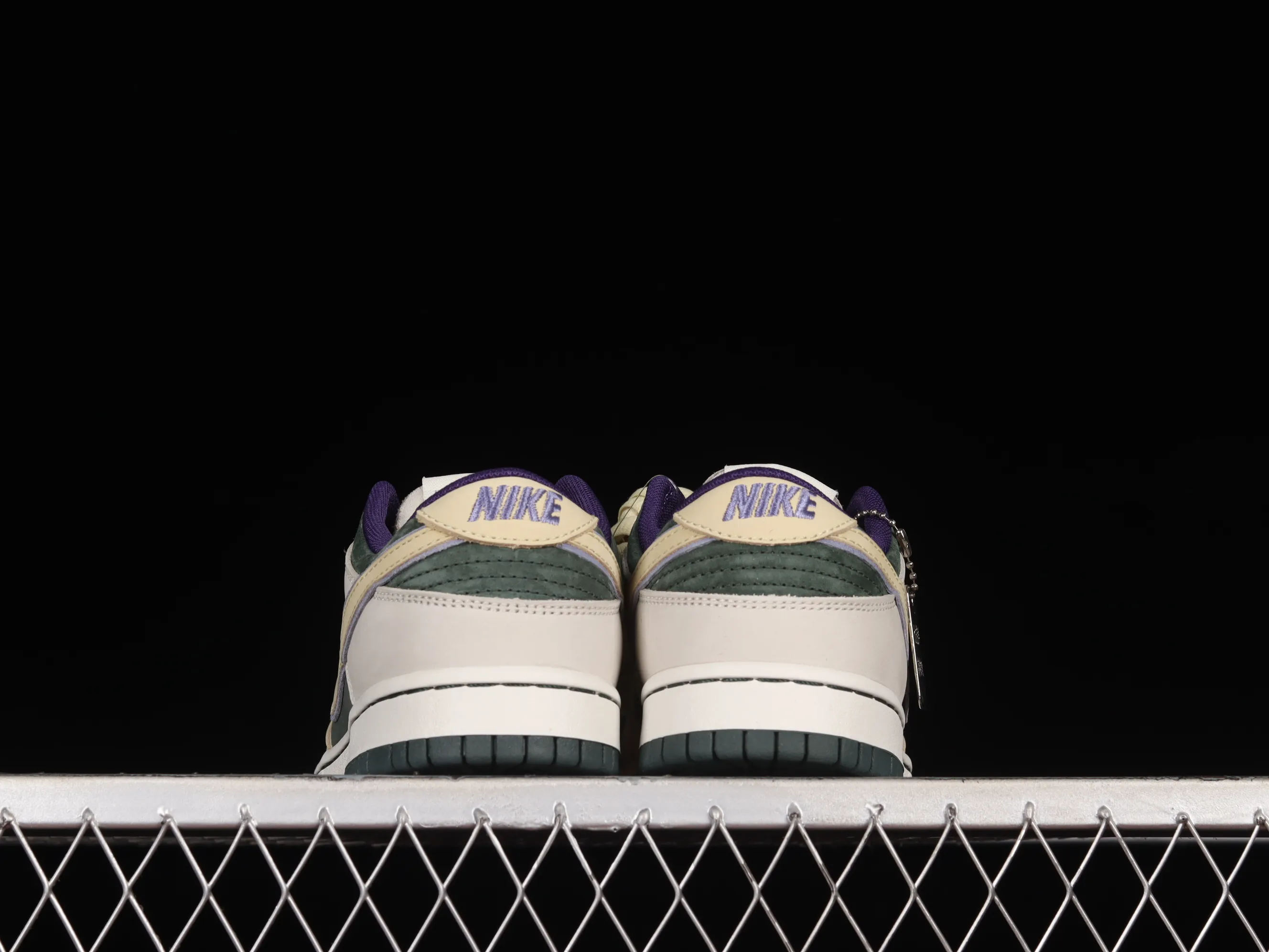 All Categories Nk SB Dunk Series Nk SB Dunk Low Low-top sneakers Otomo Katsuhiro x Nk SB Dunk Low "Steamboy OST" Otomo Katsuhiro co-branded SB low-top sports and leisure sneakers LF0039-019